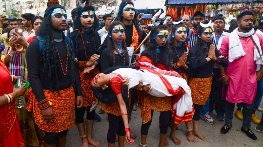 A group of artists perform as Lord Shiva and Sati at the Pahari Mandir in Ranchi on Thursday.