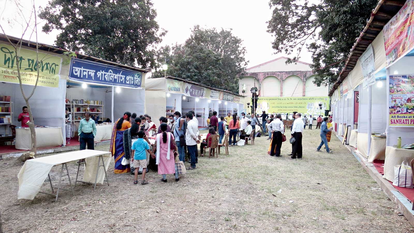 A new leaf: People throng Bidhan Sishu Udyan on the opening afternoon of Bidhan Boi Mela on Friday.