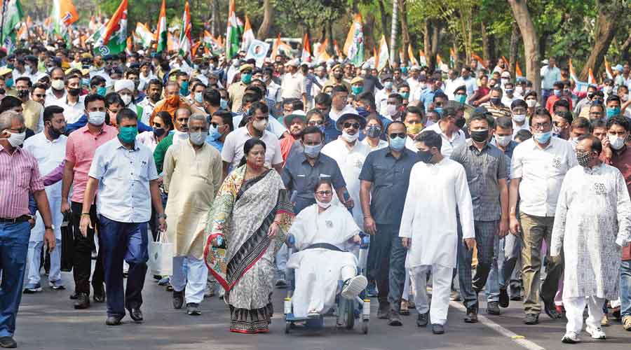  'An injured tigress is more dangerous than a dead one'  - Mamata Banerjee attends her first public meeting since injury