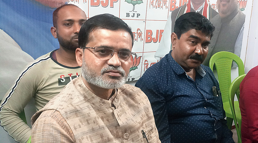  Bengal Polls 2021: BJP leader switches to ‘silence’ from grudge- discontent on selection of Ashok Lahiri , Alipurduar candidate and Bishal Lama, a former GJM leader, as the nominee for Kalchini