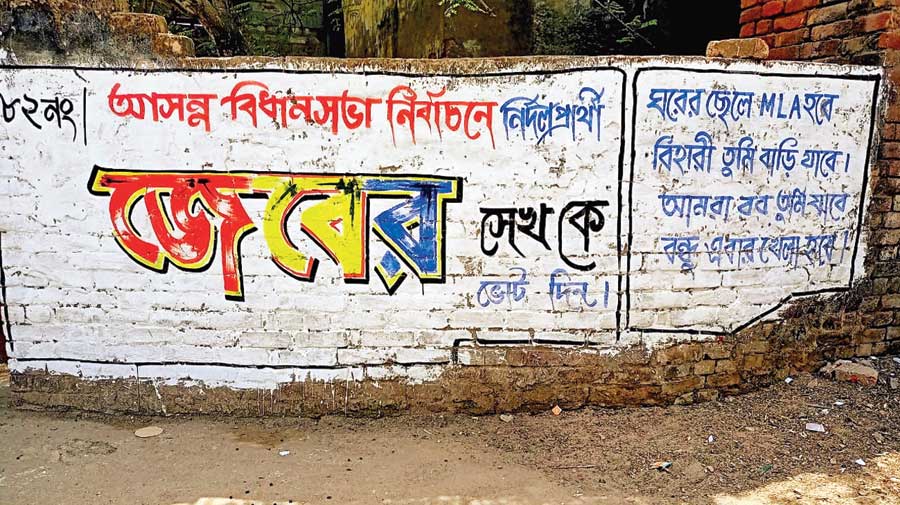 Poll graffiti seeking votes for Trinamul\xe2\x80\x99s rebel leader Zeber Seikh in Chapra. 