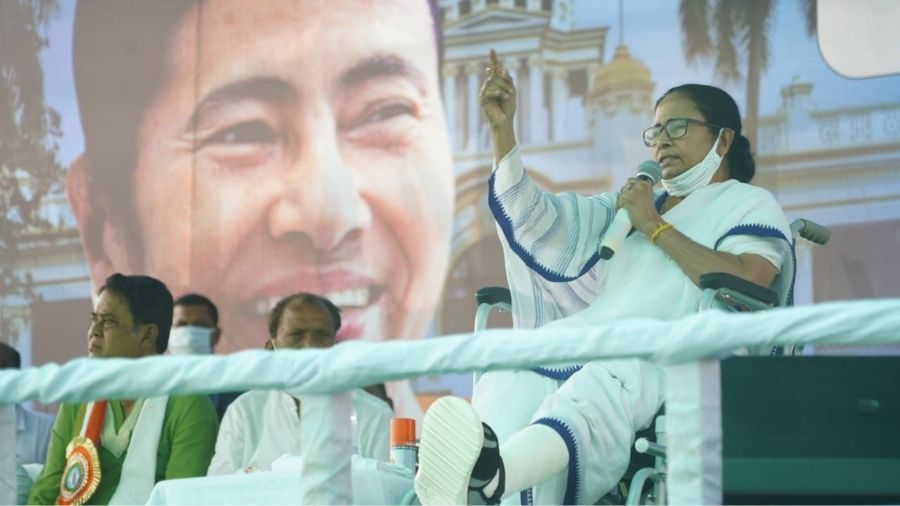    Mamata dubs TMC defectors of Nandigram 'gaddar, Mir Jafar'