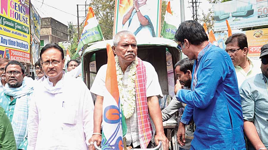Manoranjan Byapari, the award-winning author and Trinamul Congress candidate from Balagarh in Hooghly, pulled a rickshaw for over a kilometre on Friday afternoon to reach the district magistrate’s office in Chinsurah town to file his nomination papers.