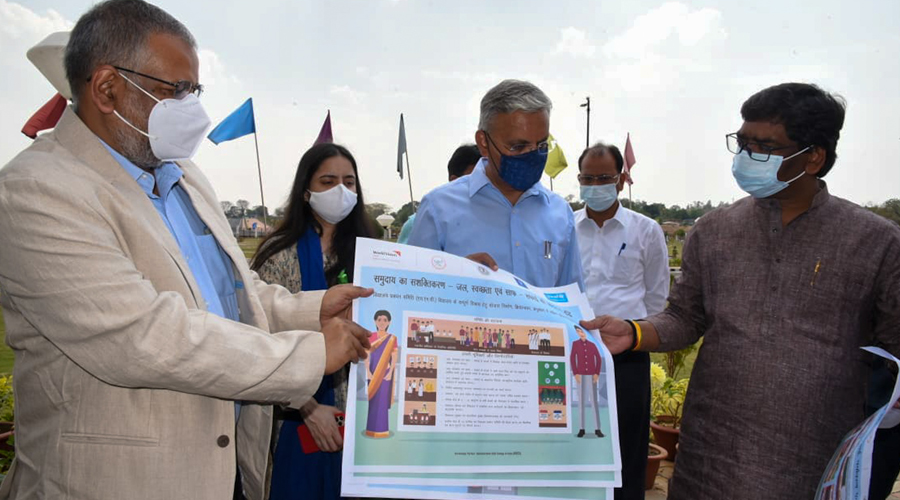 Chief minister Hemant Soren and other officials holding the campaign materials which is aimed at spreading awareness on Covid-19 and general hygiene among school students.