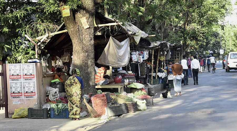A temporary market near Anandalok Hospital. The stalls had been removed from the stretch in 2017