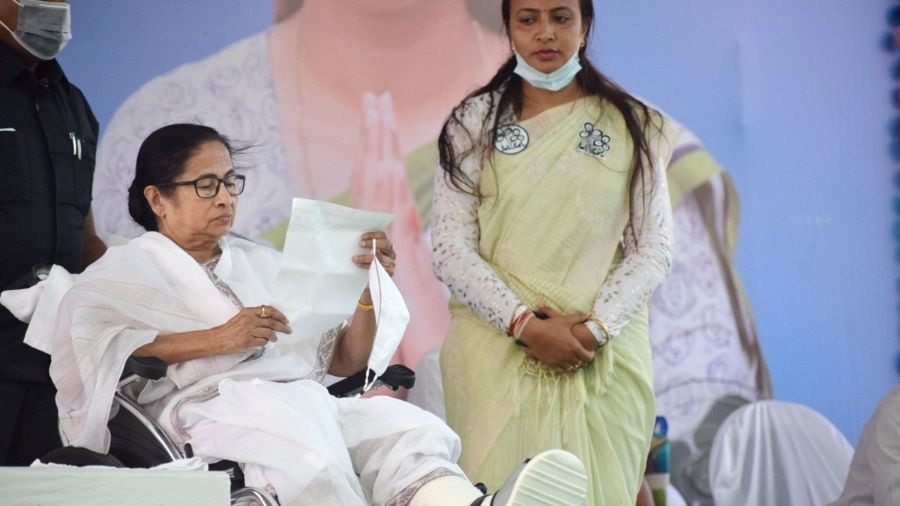 Mamata Banerjee at her rally in Bishnupur.