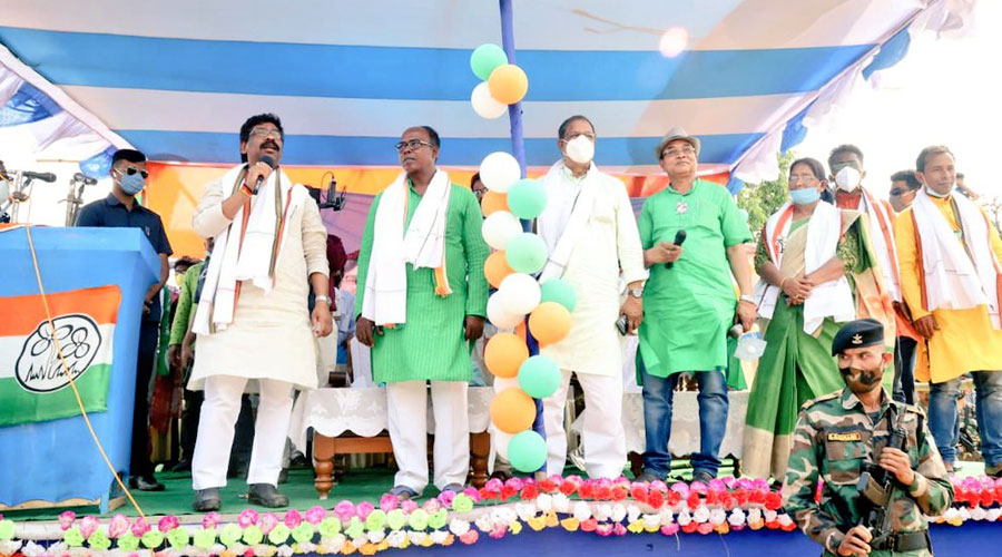 Jharkhand chief minister Hemant Soren at a rally in Bandwan constituency in Bengal with Trinamul Congress candidates on Wednesday.