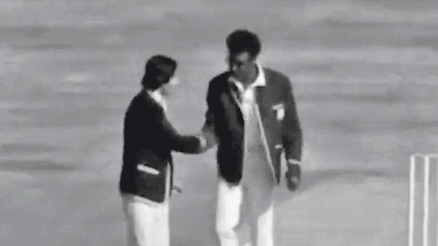 Mansur Ali Khan Pataudi and (right) Clive Lloyd  at the toss during the 1974-75 series in India