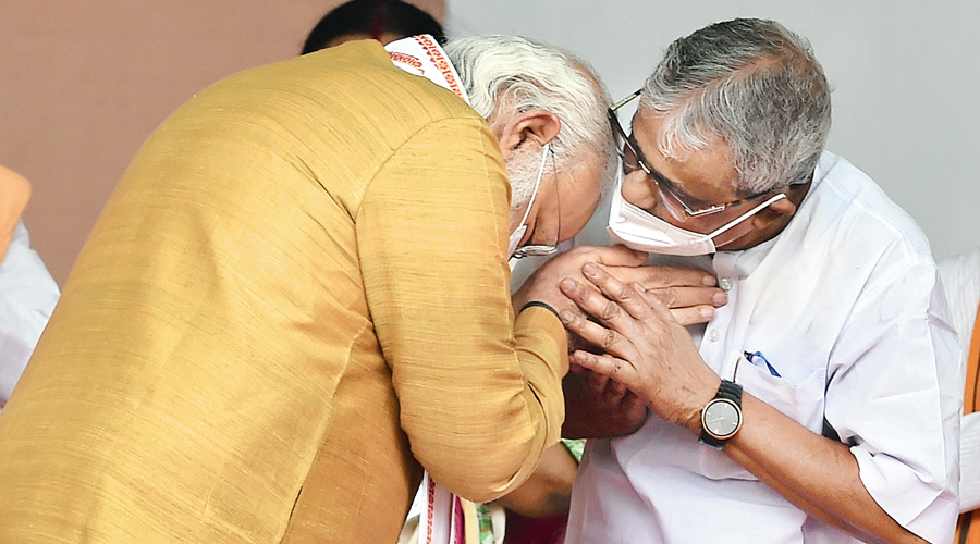 Narendra Modi (in PTI picture) with Trinamul turncoat and Suvendu Adhikari’s father Sisir Adhikari in Contai