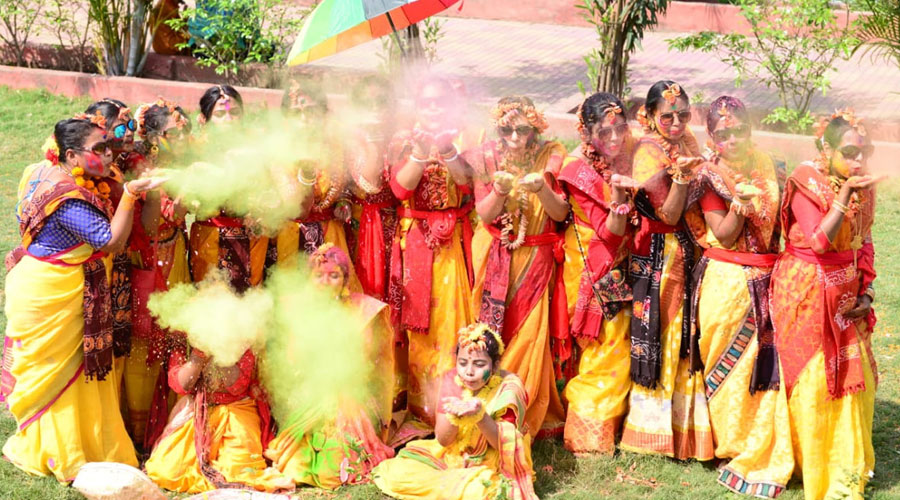 Women play with herbal gulal during the Dolotsav celebration at Rajender Sarovar Park in Bekar Bandh in Dhanbad.