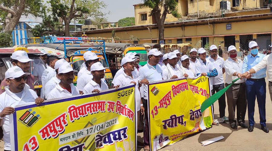 Deoghar - Madhupur bypolls: LPG cylinders, autos for voter awareness ...