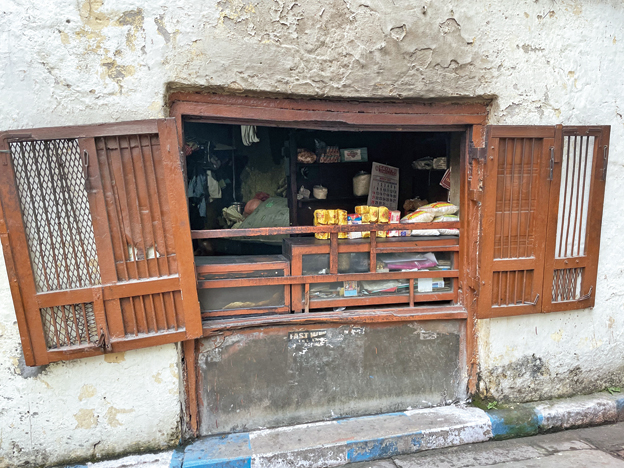 The details hidden in the shadows of this tea shop inside a lane in north Calcutta captured using the iPhone 12 Pro