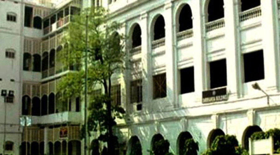 The engineering classes of Calcutta University are held on the Salt Lake, Ballygunge and Rajabazar campuses.