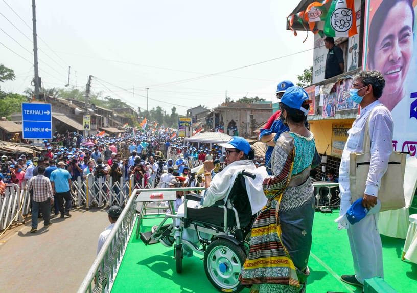A huge crowd of people looks on as Mamata Banerjee addresses her Nandigram rally.