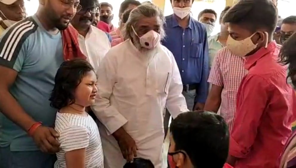 Former chief minister Shibu Soren during his visit to Nemra on Tuesday.