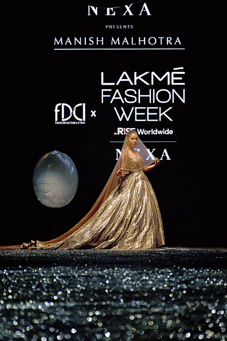 The opening look of the night featuring Deepti Gujral was straight out of a fairy tale