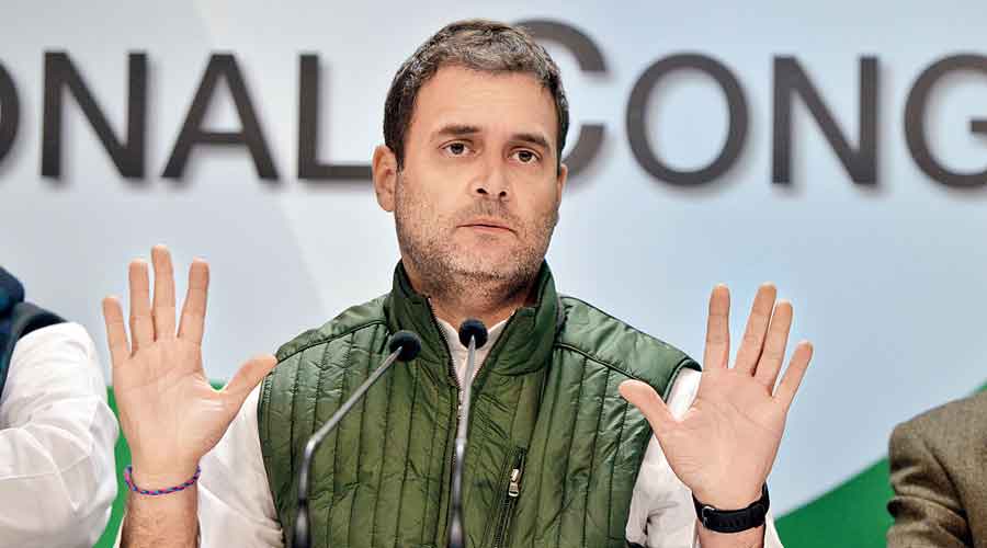 Cong's pics of Rahul, Modi in rain has a message