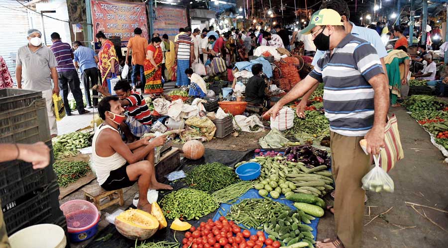 A crowded Hatibagan Market at 9.20am on Saturday.