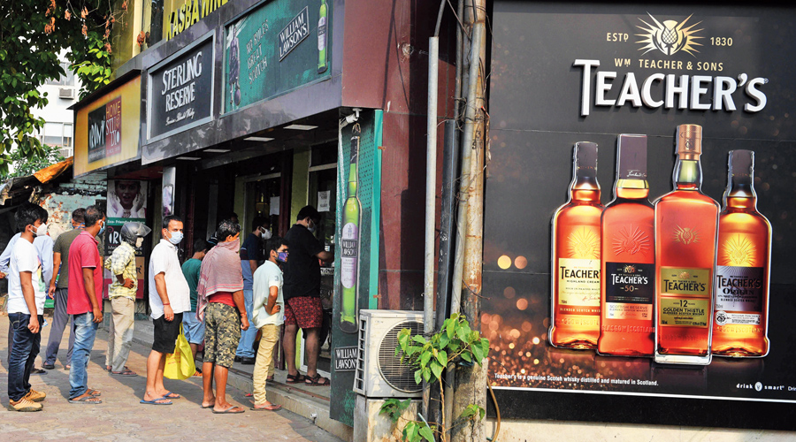 A queue outside a liquor shop in Kasba at 3.15pm