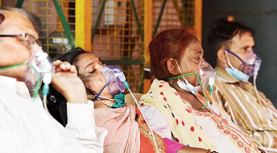 Covid patients receive oxygen support on Friday at a Ghaziabad gurdwara, which has teamed up with the non-profit  Khalsa Help International to offer the free service. 