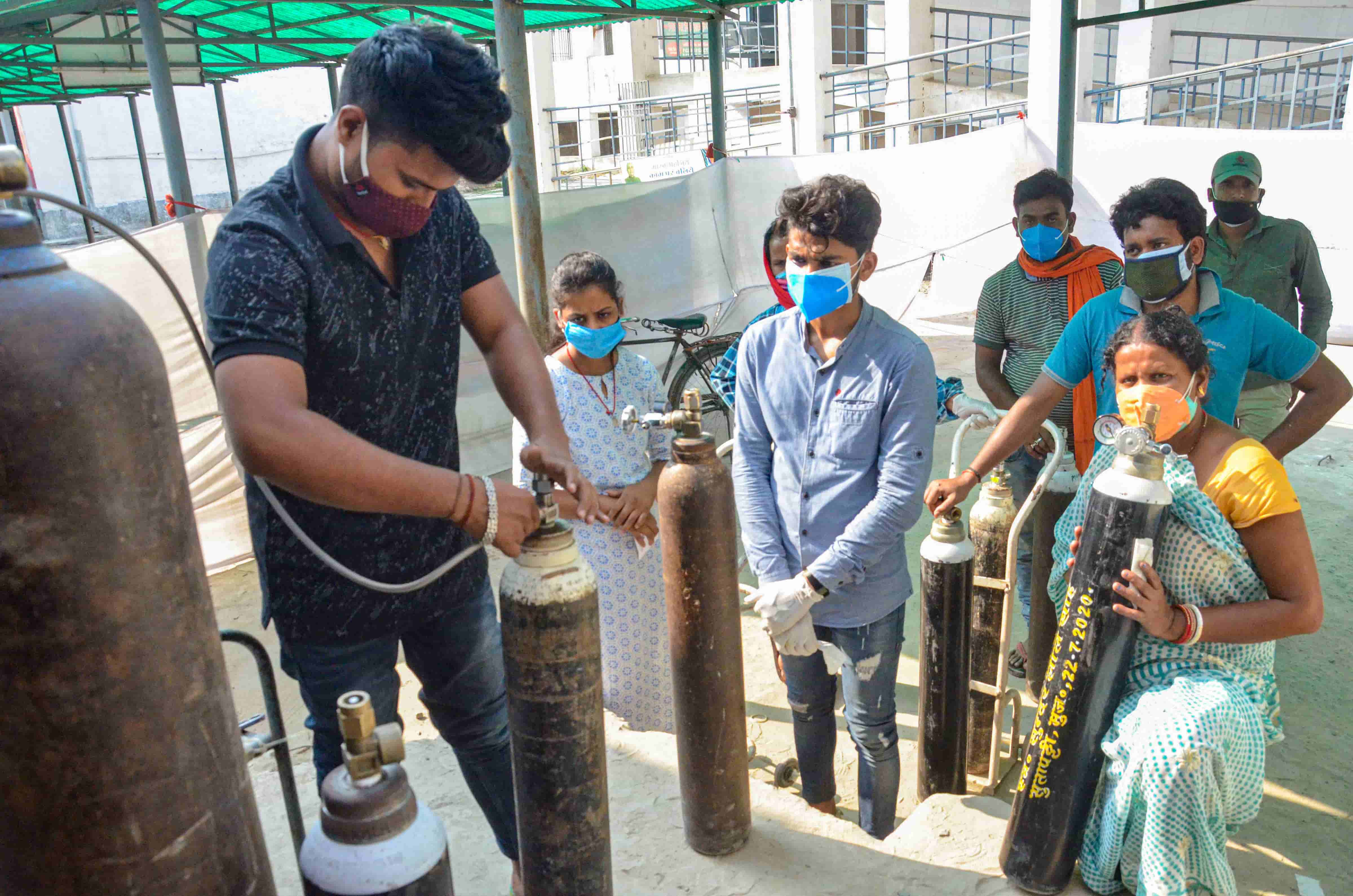 Relatives of Covid-19 patients wait to get their oxygen cylinders refilled with medical oxygen in Muzaffarpur, on May 7.