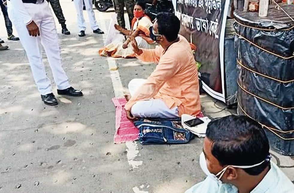 BJP MLAs Shikha Chatterjee, Shankar Ghosh (middle)  and Anandamoy Barman (forefront) hold the dharna  in Siliguri on Sunday.