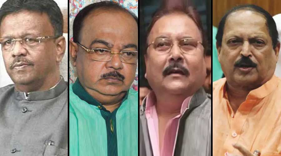   CBI arrests 2 Trinamul ministers, MLA and ex-mayor in 2016 Narada bribery case- Mamata holds dharna at Nizam Palace 