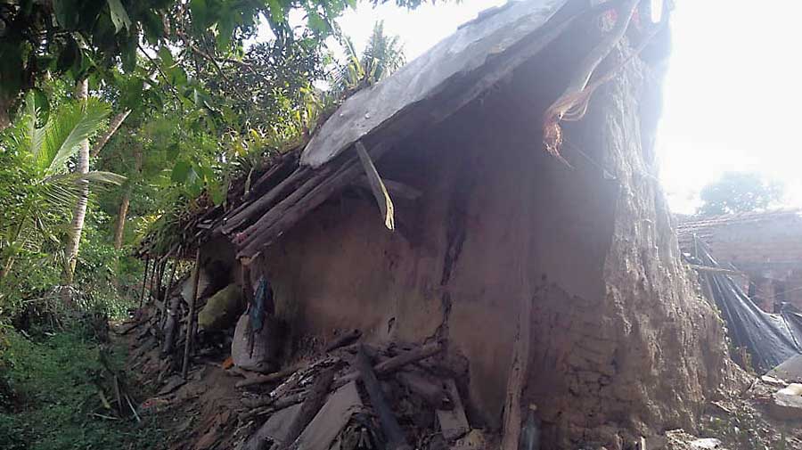 Swadesh Paria’s Amphan-hit home in Kolagachhia village, Khejuri, in East Midnapore district. The aged man has received no compensation from the government yet