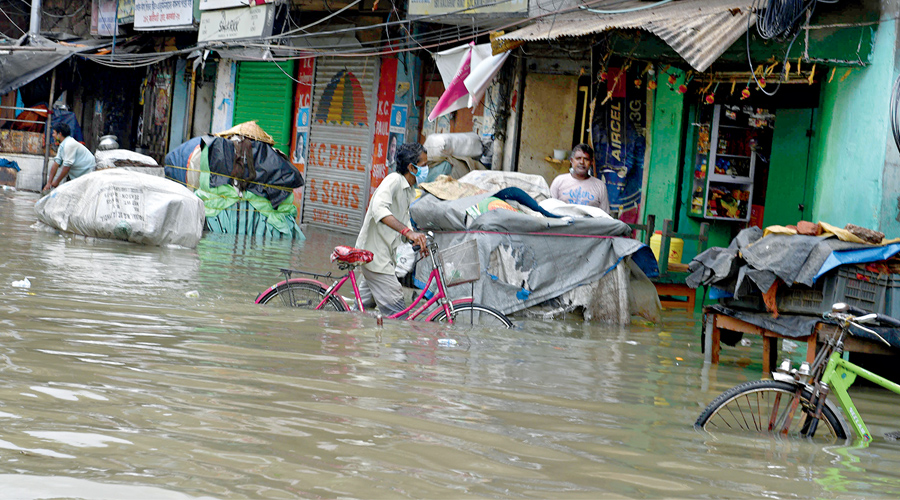    High tide but moderate rain saved city from waterlogging- water level in the Hooghly rose above the predicted 7 metres 