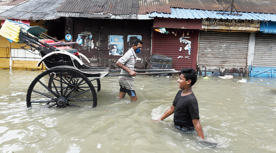 Cyclone Yaas | Cyclone Yaas: Snippets from the city of joy - Telegraph ...