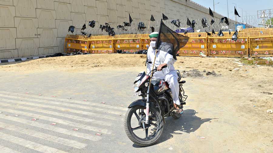 A farmer protests at the Ghazipur border. 