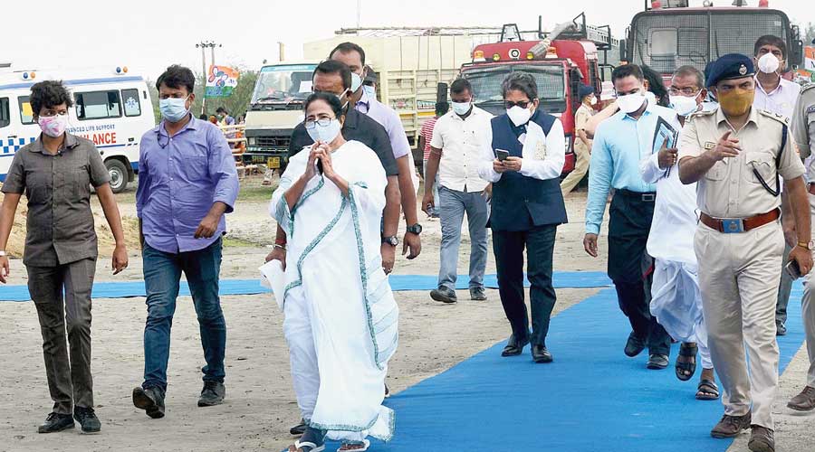    Mamata Banerjee skips Narendra Modi’s review meeting at Kalaikunda air base