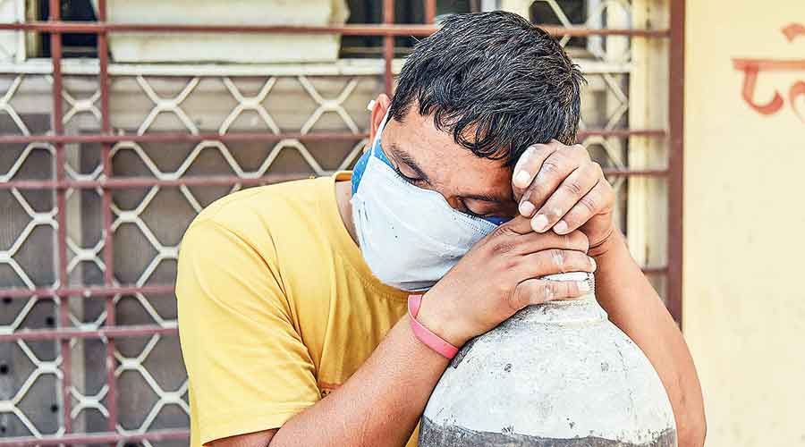 A Covid patient’s relative waits to have an oxygen cylinder refilled in Ajmer on May 6