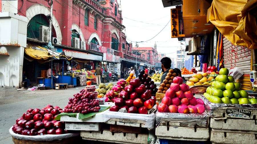 You can visit the fresh fruit markets in Kolkata like Lake Market and New Market to get your hands on seasonal produce