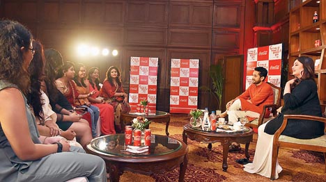 A round-table adda was arranged with both the celebrities before the dinner. The topics for the evening ranged from the actors’ new releases, their experience of working together, pets, family, films, food and how they enjoyed Puja this year after staying stuck at home last year.