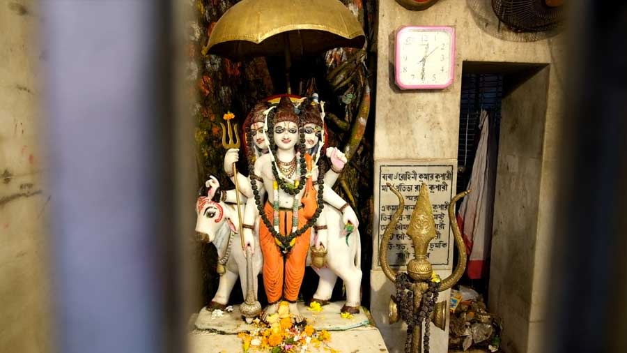 The three-headed Shiva at the Trinath temple