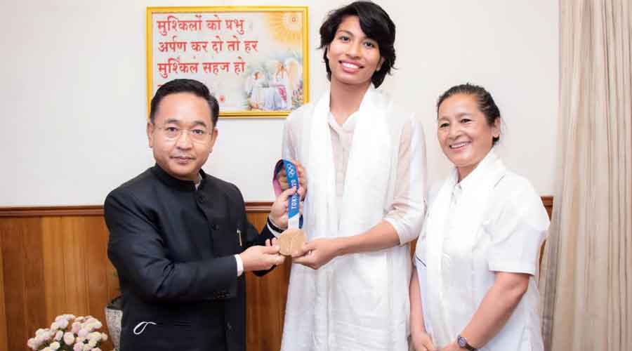 Boxing coach Sandhya Gurung (right) and Lovlina Borgohain call on Sikkim chief minister Golay on Wednesday.