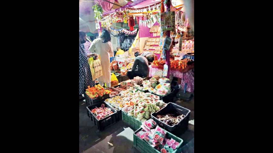 A Bangur Avenue stall sells diyas.