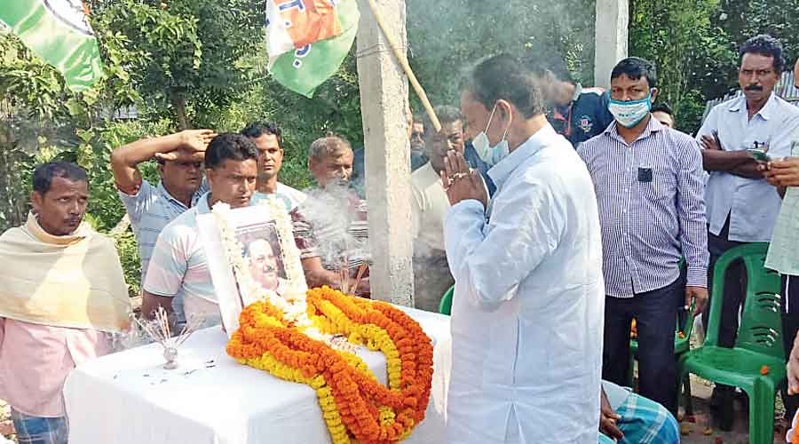 State minister Swapan Debnath pays homage to  Subrata Mukherjee at the latter’s ancestral village Napara.