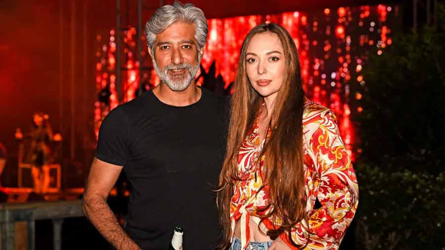 Actor Shataf Figar with his wife Kristina