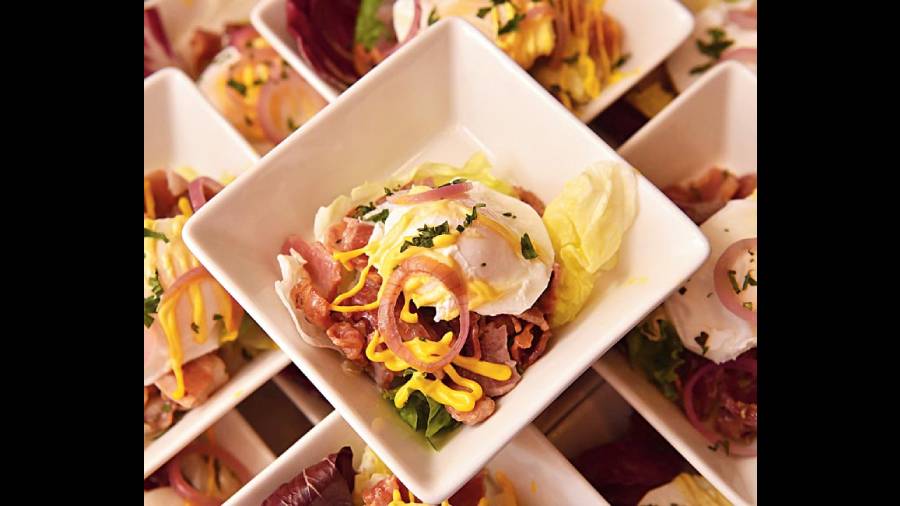 The salad had both vegetarian and non-vegetarian options like Salade Payssane, Cocktail de Crevettes et Avocet and Tartare de Saumon