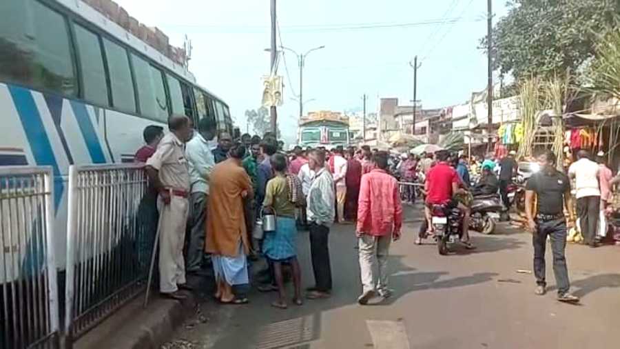 Agitated residents blocking the main road in Kendua,Dhanbad in protest against the water crisis during Chhath today. 
