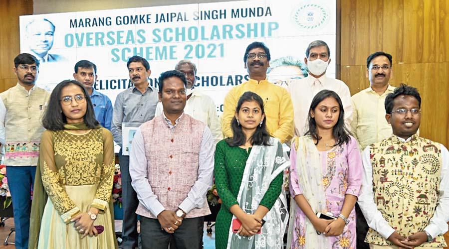 Chief minister Hemant Soren with the tribal students selected for overseas scholarship in UK universities at Ranchi in September.