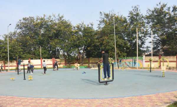 Fitness enthusiast enjoying their workout at Dhanbad's open air gym.