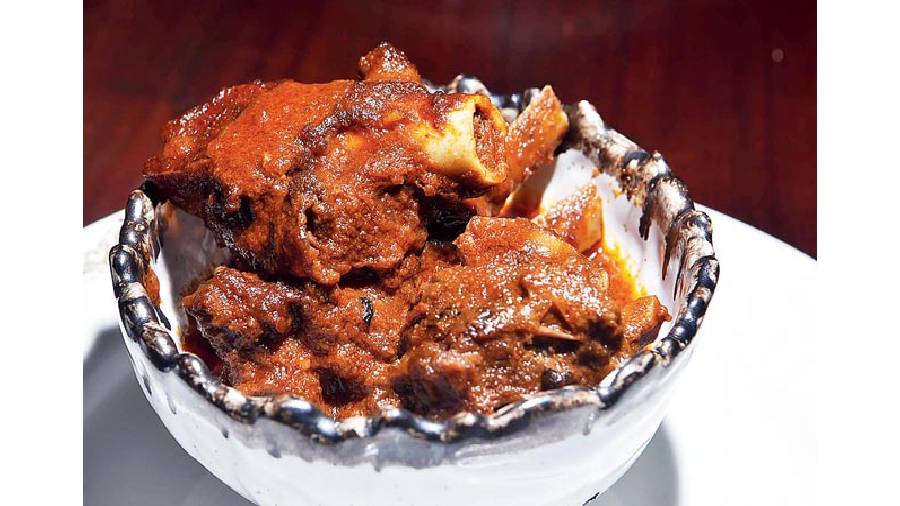 That feeling when the mutton slides off the bones and melts in your mouth? This mouth-watering Mutton Curry is rich in taste and will surely start a party on your taste buds.