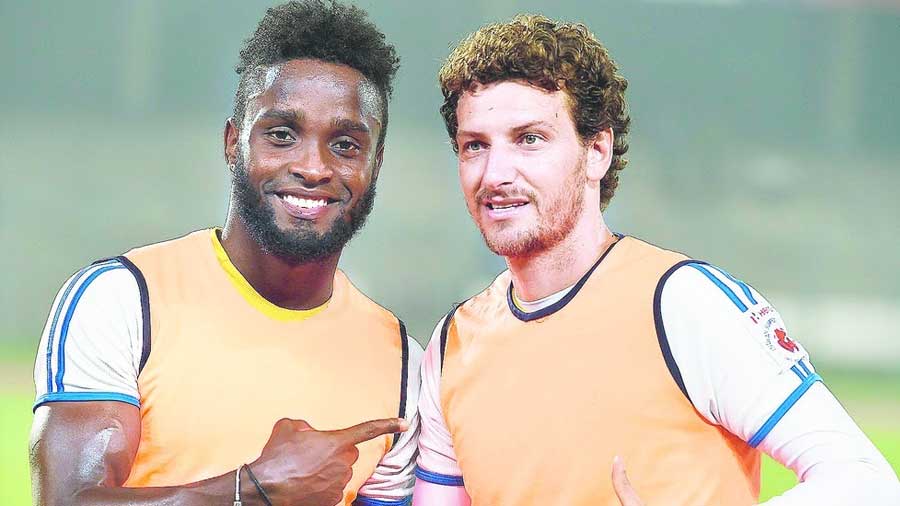 In 2015, Elano (right) finished as top scorer in the ISL
