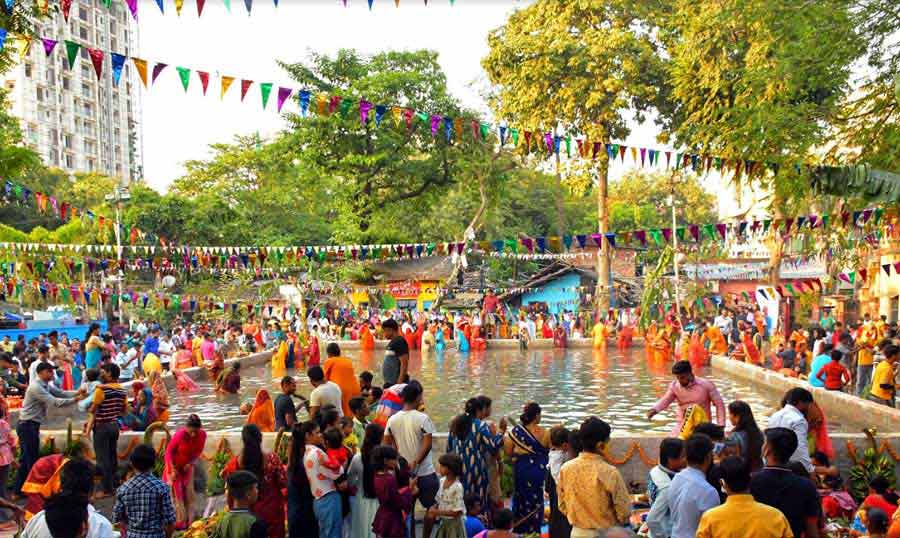 IN THE SUN'S NAME: Devotees perform Chhath Puja rituals in an artificial pool in Beleghata in northeast Kolkata on Wednesday, November 10