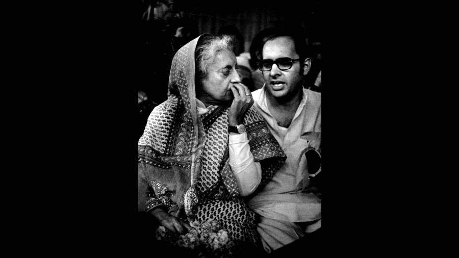 Indira Gandhi and Sanjay Gandhi at a meeting after the declaration of Emergency