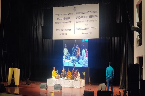 The Diamond Jubilee celebrations of IIM Calcutta began with a musical performance by Pandit Tushar Dutta and group. They presented a rendition of raga Bhimpalashi. 