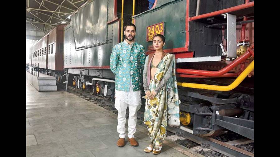 Kutub and Arjama channel a suave and effortlessly glam look respectively, perfect for the morning-to-evening functions. On Kutub, a French-knot embroidered silk bandhgala with floral motifs complementing an asymmetrical jamdani kurta paired with Jodhpuri pants. On Arjama, a bikini top and digital-printed, handwoven Murshidabad silk sari styled perfectly for a winter look with a silk embroidered peplum jacket designed with the brand’s signature leather detailing on the collar.